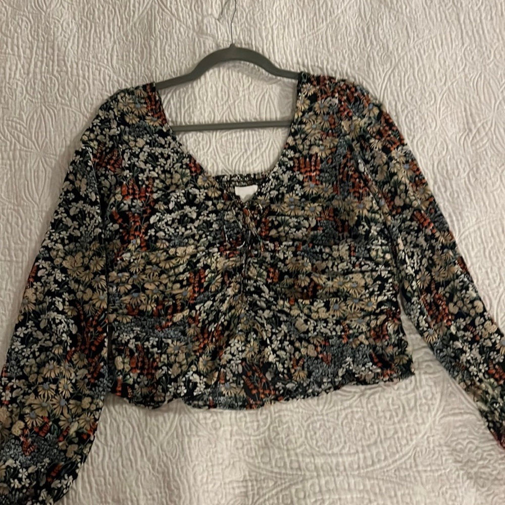 H&M black floral crop blouse